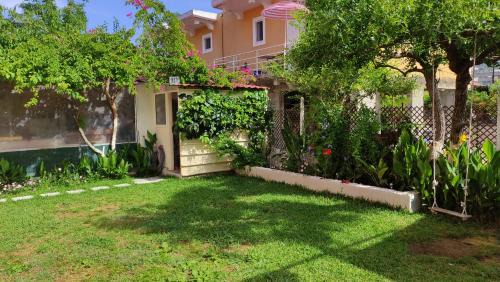 Yenion House | Exceptional Gogo's Rooms & Studios - Guest Rated 9.7/10
