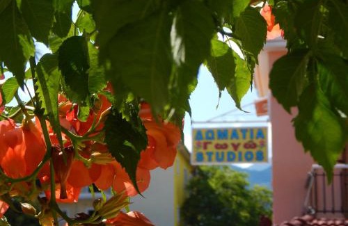 Yenion House | Exceptional Gogo's Rooms & Studios - Guest Rated 9.7/10