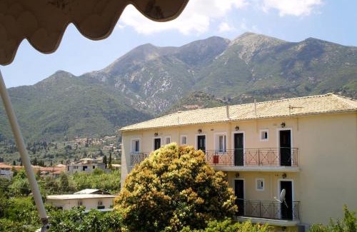 Yenion House | Exceptional Gogo's Rooms & Studios - Guest Rated 9.7/10