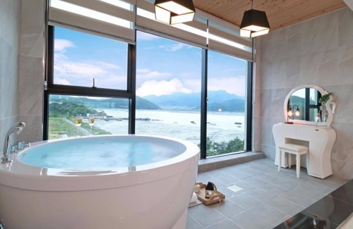 Goheung House | Relaxing Getaway at Goheung Naro in Byeolbit Pension