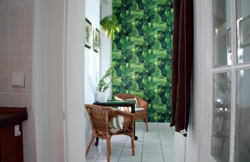 Gohlis-Mitte Apartment | Charming Gohliser Stadtwohnung: Family-Friendly Retreat