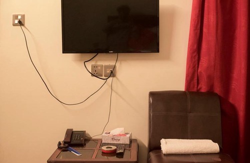 Gulshan-E-Jamal Hotel | Budget-Friendly Stay at GOHO Airport with Breakfast Included