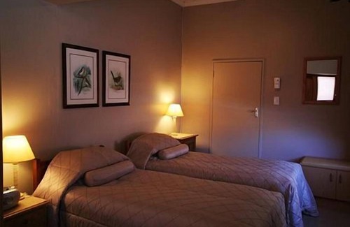 Grunau Cabin | Inviting Goibib Mountain Lodge: Family-Friendly Getaway