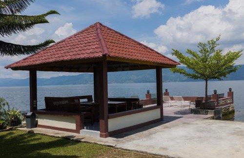Tuk Tuk House | Gokhon Guest House: Beachfront Retreat with Ocean Views