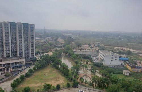 Ghaziabad Apartment | Guest Rated 10/10 Gokul 3BHK Service Apartment Near Airport