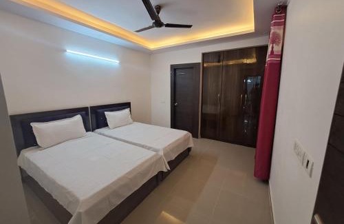 Ghaziabad Apartment | Guest Rated 10/10 Gokul 3BHK Service Apartment Near Airport