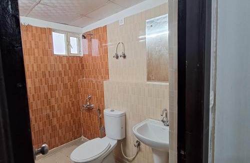 Ghaziabad Apartment | Guest Rated 10/10 Gokul 3BHK Service Apartment Near Airport