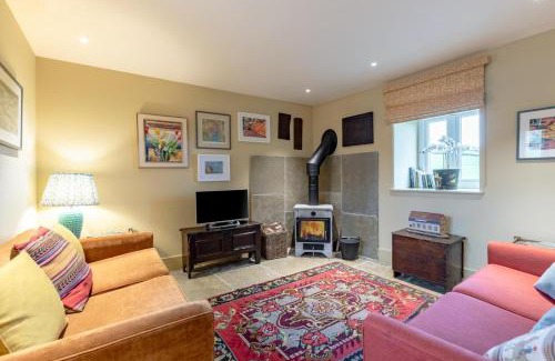 Brassington House | Discover Golconda Cottage: Family-Friendly Retreat!