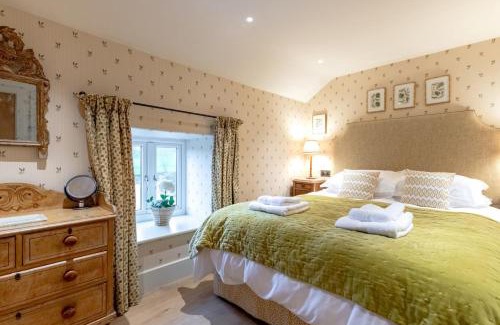 Brassington House | Discover Golconda Cottage: Family-Friendly Retreat!