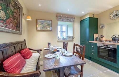 Brassington House | Discover Golconda Cottage: Family-Friendly Retreat!