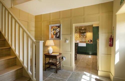 Brassington House | Discover Golconda Cottage: Family-Friendly Retreat!
