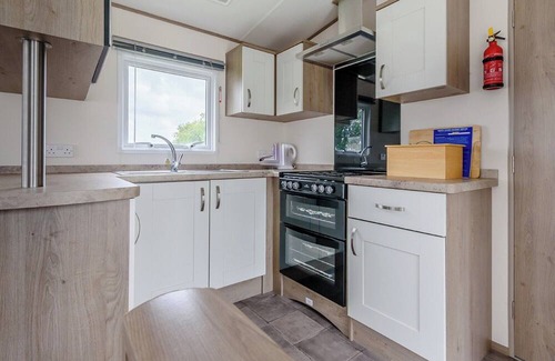 Skegness House | Gold 8 Caravan (Pet)