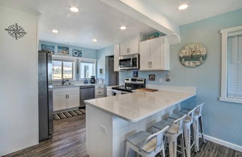 Gold Beach House | Gold Beach Getaway with Hot Tub, Steps from the Shore!