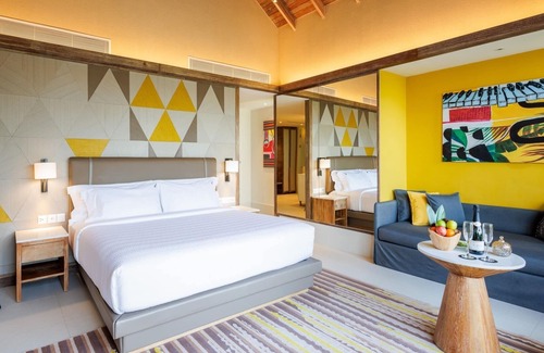 Farukolhufushi Island Hotel | Beachfront Gold Beach Villa with Pool and Ocean Views