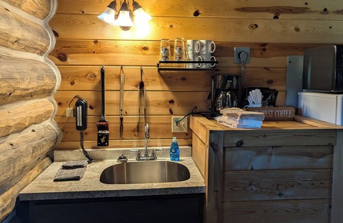 Custer RV Rental | Pet-Friendly Gold Camp Cabins with Kitchen and Breakfast