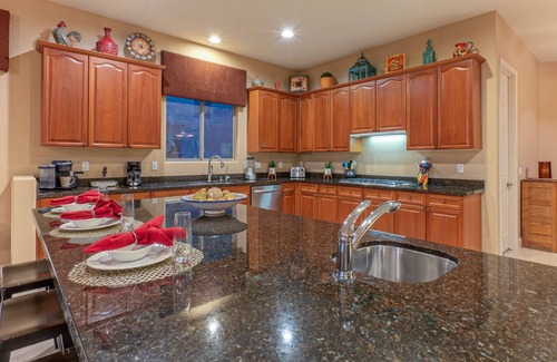 Gold Canyon House | Gold Canyon Retreat: Mt Views, Pool & Spa with Theater