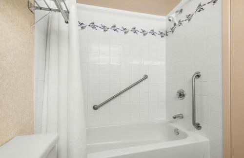 Lloydminster Hotel | Gold Circle Inn: Pet-Friendly Stay with Top Amenities