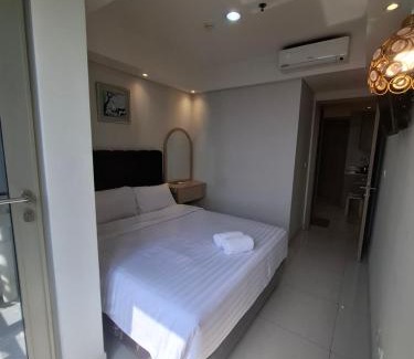 Pantai Indah Kapuk Apartment | Cozy Gold Coast Apartment with Oceanfront Pool Access