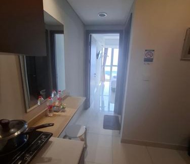 Pantai Indah Kapuk Apartment | Cozy Gold Coast Apartment with Oceanfront Pool Access