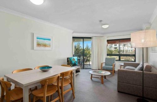 Coolangatta Apartment | Beachfront Bliss at Gold Coast Calypso Resort, 10/10 Rated