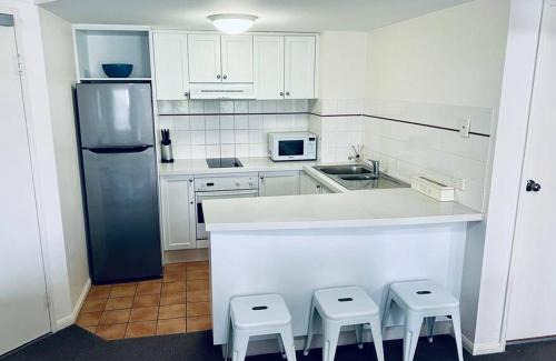 Coolangatta Apartment | Beachfront Bliss at Gold Coast Calypso Resort, 10/10 Rated