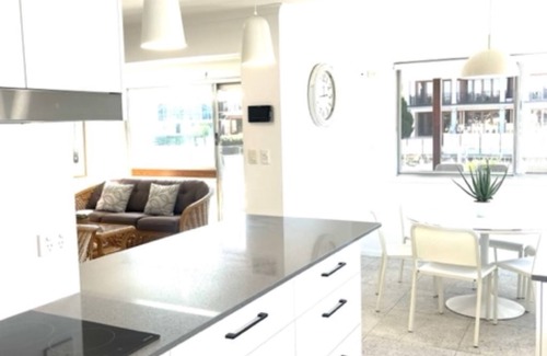 Broadbeach Waters House | Family-Friendly Stay at Poinciana Place - Guest Rated 9.8