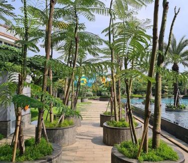 Pantai Indah Kapuk Apartment | Cozy 1BR Gold Coast Pik with Netflix & Sofa Bed in London