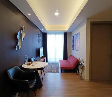 Pantai Indah Kapuk Apartment | Cozy Gold Coast Beach Room with Netflix and Pool Access