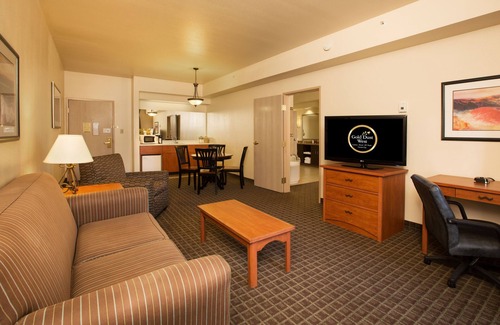 Carson City Hotel | Gold Dust West Carson City: Family-Friendly with Spa & Pool