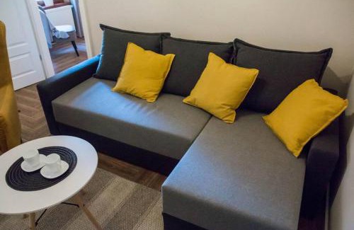 Stare Miasto Apartment | Pet-Friendly Gold Garden by Rentoom: Rated 9.1/10