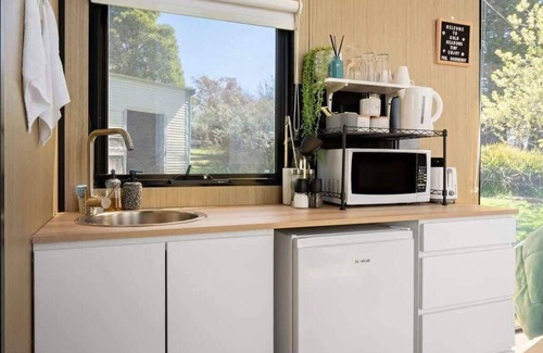 Ross Creek House | Gold Meadows: Family-Friendly Stay with Kitchen Amenities