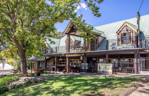 Nundle House | Inviting Gold Mine Guest House with Family-Friendly Amenities
