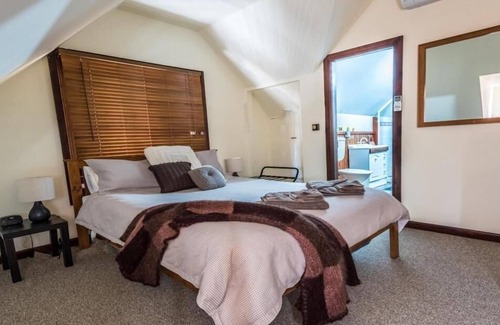 Nundle House | Eco-Friendly Gold Mine Guesthouse with Family Amenities