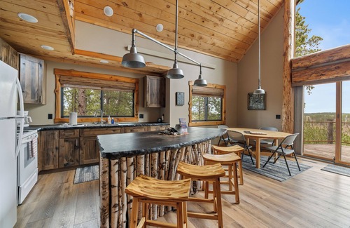 Deadwood House | Top-Rated Gold Nugget Lodge on Scenic Wooded Acres