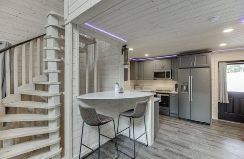 Cleveland Cabin | Discover Gold Peak Treehouse: Pet-Friendly Retreat in Georgia