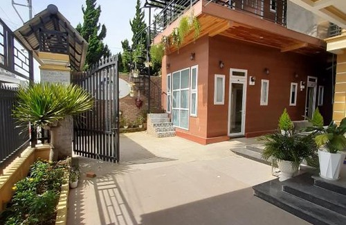 Da Lat House | Pet-Friendly Gold&Ruby House: Rated 8/10 for Family Fun