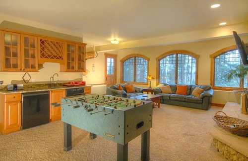 The Highlands House | Gold Run Lodge: 5-Bedroom Ski Home with Spa and Hot Tub