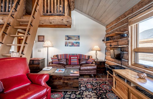 Big Sky Cabin | Experience Moonlight Vacation Rentals - 2BR Cabin with Ocean View