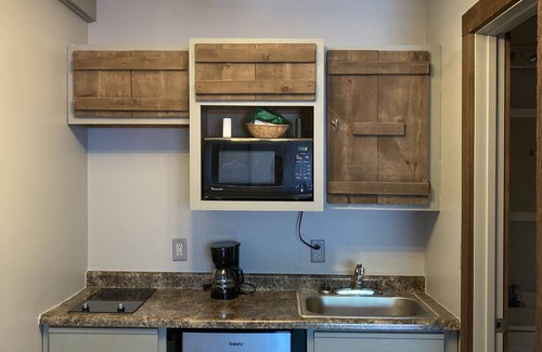 Indian Point Condo | Coastal Retreat at Gold Suites Rentals with Pool & Ocean View