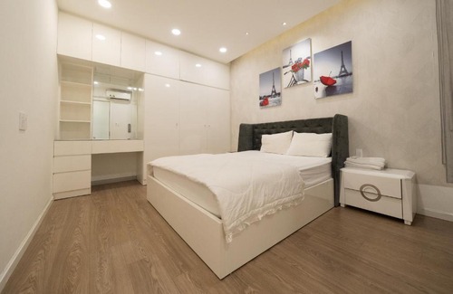 District 4 Apartment | Experience Gold View Quận 4: Pet Friendly & Pool Access