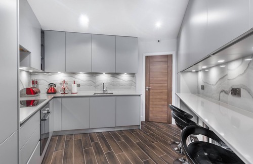 Hale House | Goldbeaters House: Family-Friendly Stay with Breakfast Included