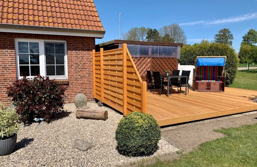 Albertsdorf Apartment | Goldblick apartment with wood-burning stove, garden and proximity to the sandy beach on Fehmarn