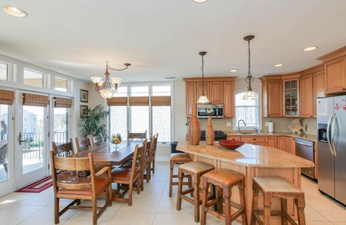 Gold Coast Condo | GoldCoast 2nd Floor: Beachfront Access & Family-Friendly Stay