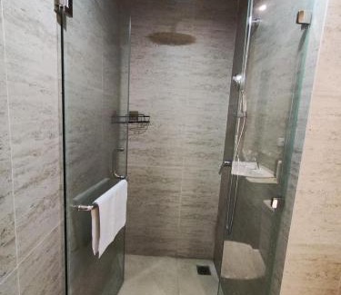 Pantai Indah Kapuk Apartment | Family-Friendly Goldcoast Apartment with Pool Access