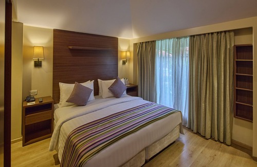 Venkatapura Hotel | Relax at Golden Amoon Resort: 4-Star Relaxation Awaits