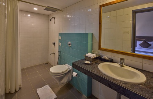 Venkatapura Hotel | Relax at Golden Amoon Resort: 4-Star Relaxation Awaits