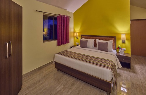 Venkatapura Hotel | Relax at Golden Amoon Resort: 4-Star Relaxation Awaits