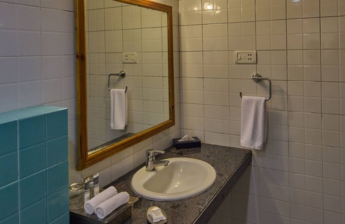 Venkatapura Hotel | Relax at Golden Amoon Resort: 4-Star Relaxation Awaits