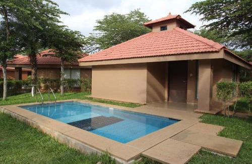 Venkatapura Resort | Explore Golden Amoon Resort: Family-Friendly Oasis with Pool