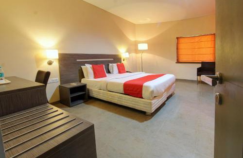Venkatapura Resort | Explore Golden Amoon Resort: Family-Friendly Oasis with Pool